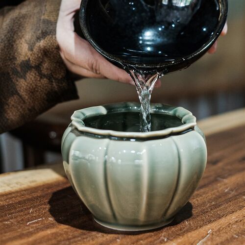 宋研  越窑龙泉青瓷花瓣形水盂 水洗渣斗茶洗宋式点茶菱花建水