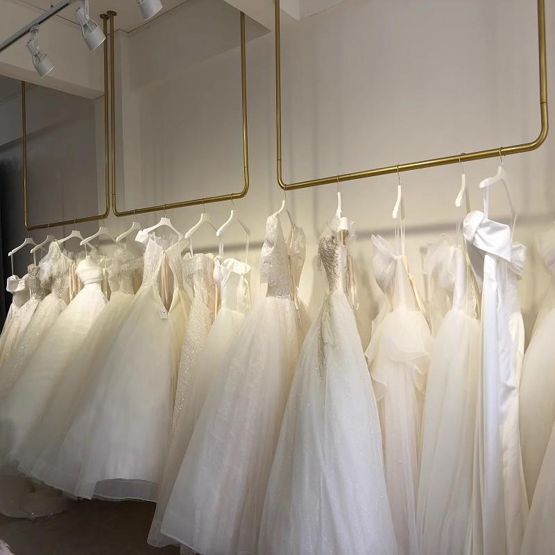 服装店展示架吊架悬吊式天花板悬挂衣架金色铁艺女装店U型婚纱架