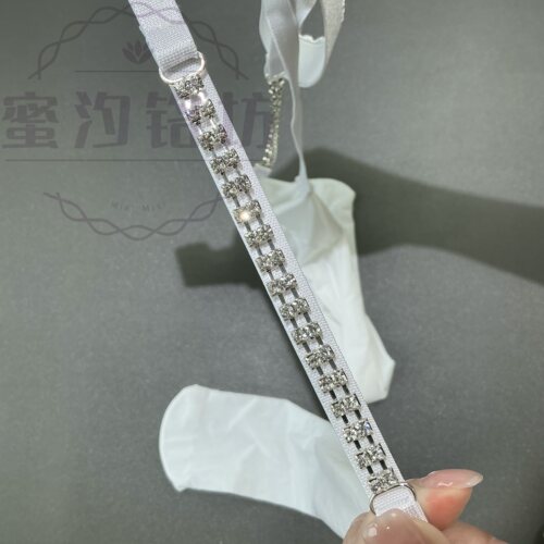 实拍图展示白色镶钻8D马油薄款