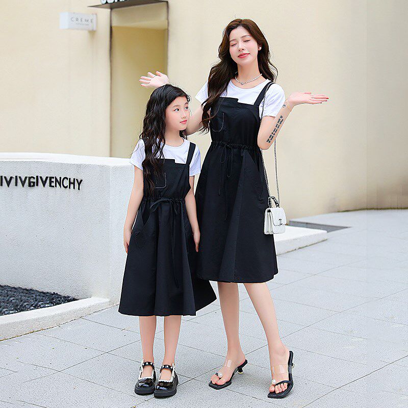 不一样的亲子装夏季母女装T恤背带裙套装洋气时髦宽松夏天连衣裙