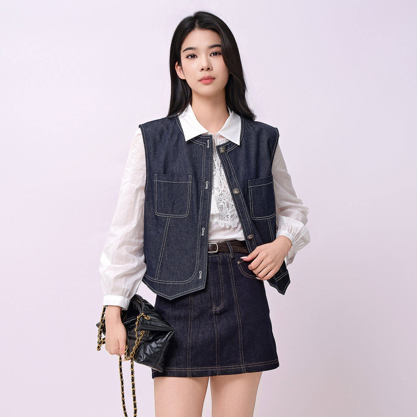 艾蜜丰2026夏季新款复古深蓝色牛仔马甲外套休闲叠穿外搭背心女装