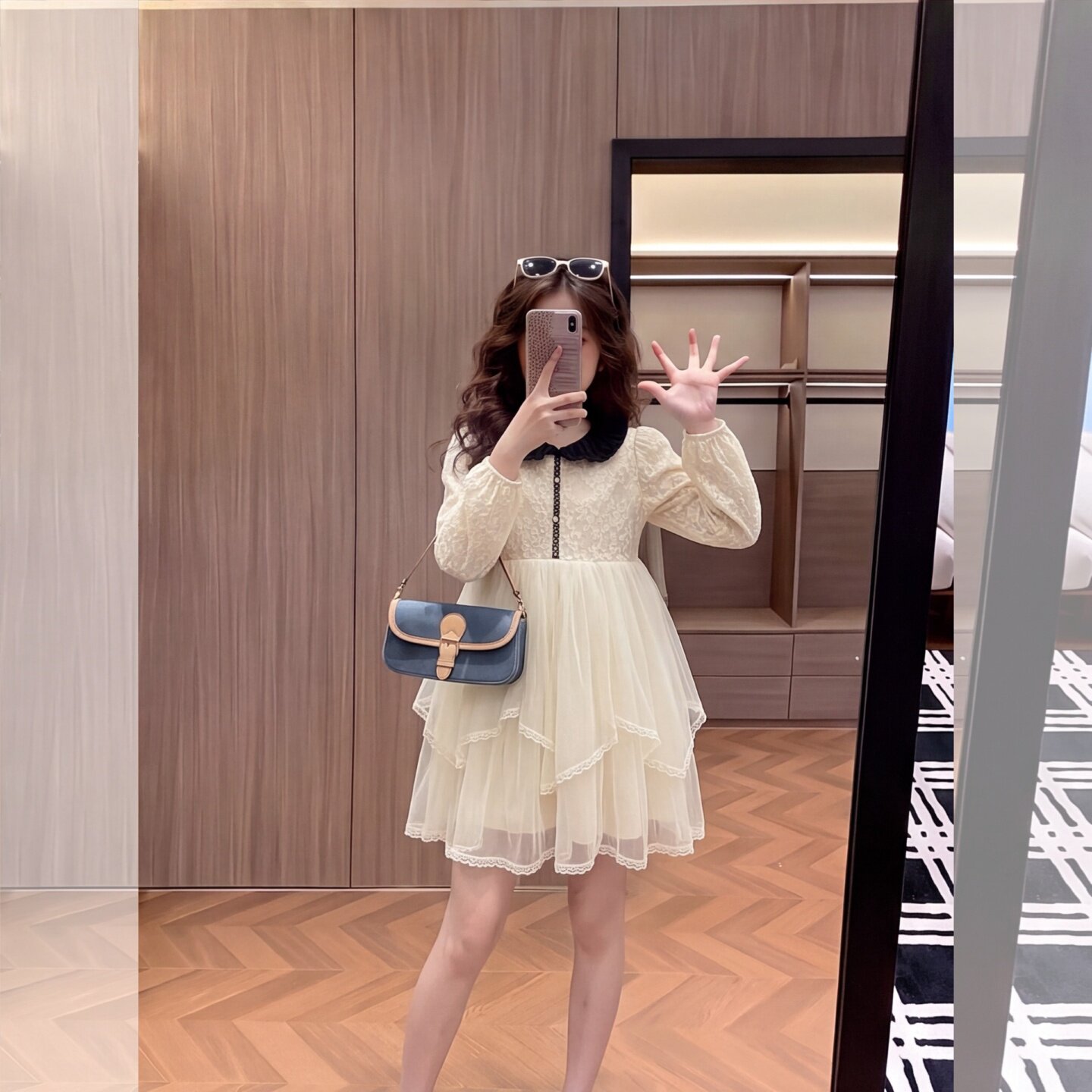 女童秋季连衣裙小香风娃娃领蕾丝