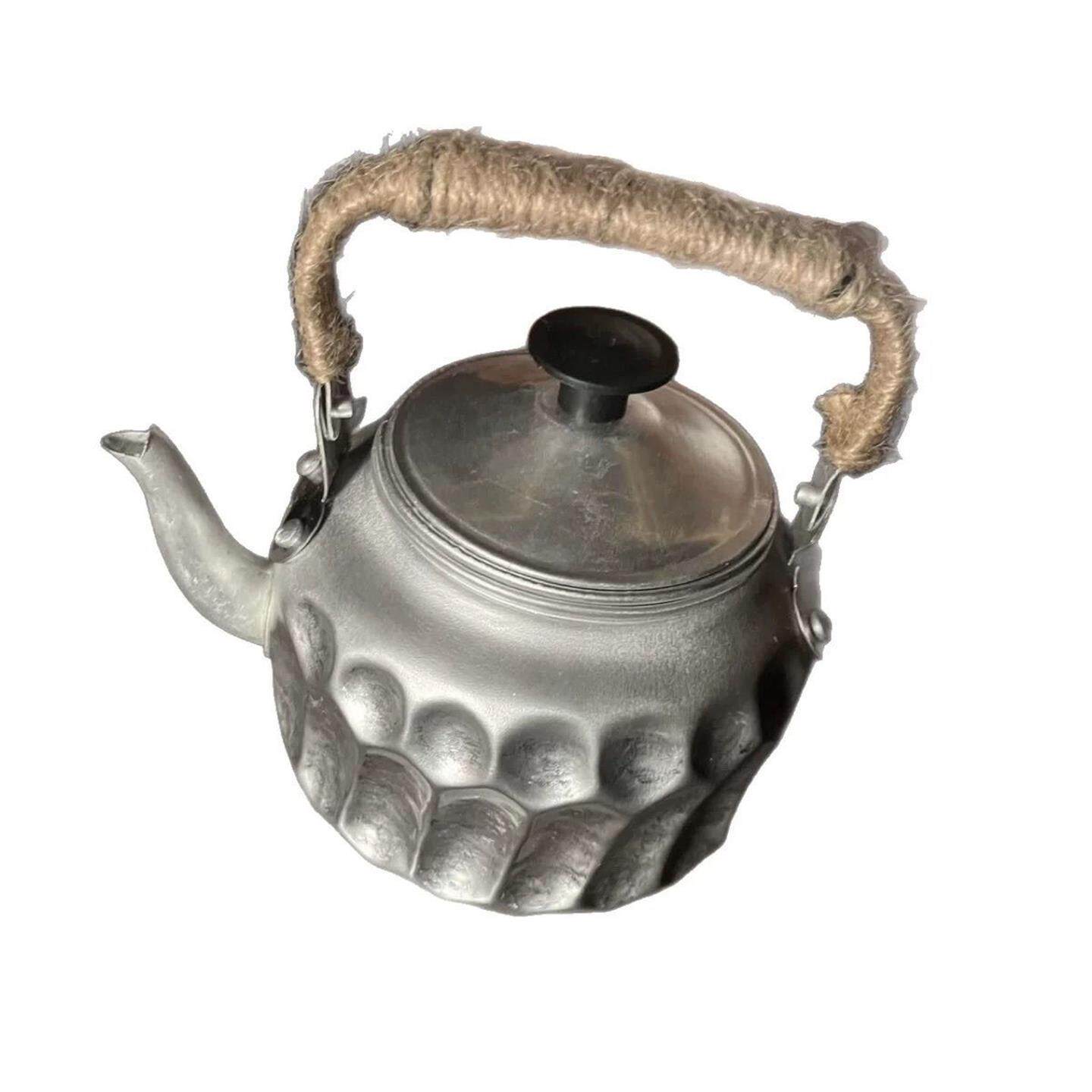加厚老式铝水壶烧制煮茶中
