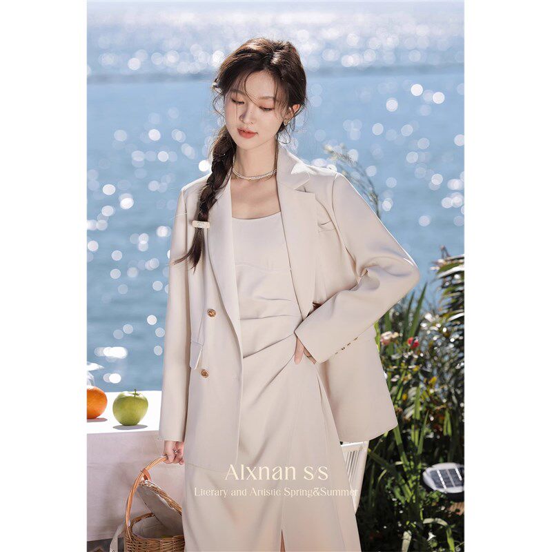 法式连衣裙女2025春季新款气质显瘦吊带裙长裙设计感西装套装