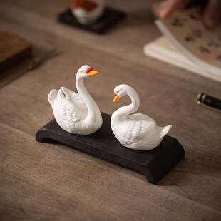 创意陶瓷天鹅摆件客厅办公室桌面装饰品白天鹅一对鱼缸微景观造景