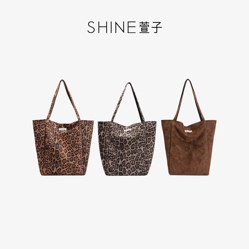 【豹富女孩】SHINE萱子饰品时髦豹纹包双面背单肩包大容量水桶包