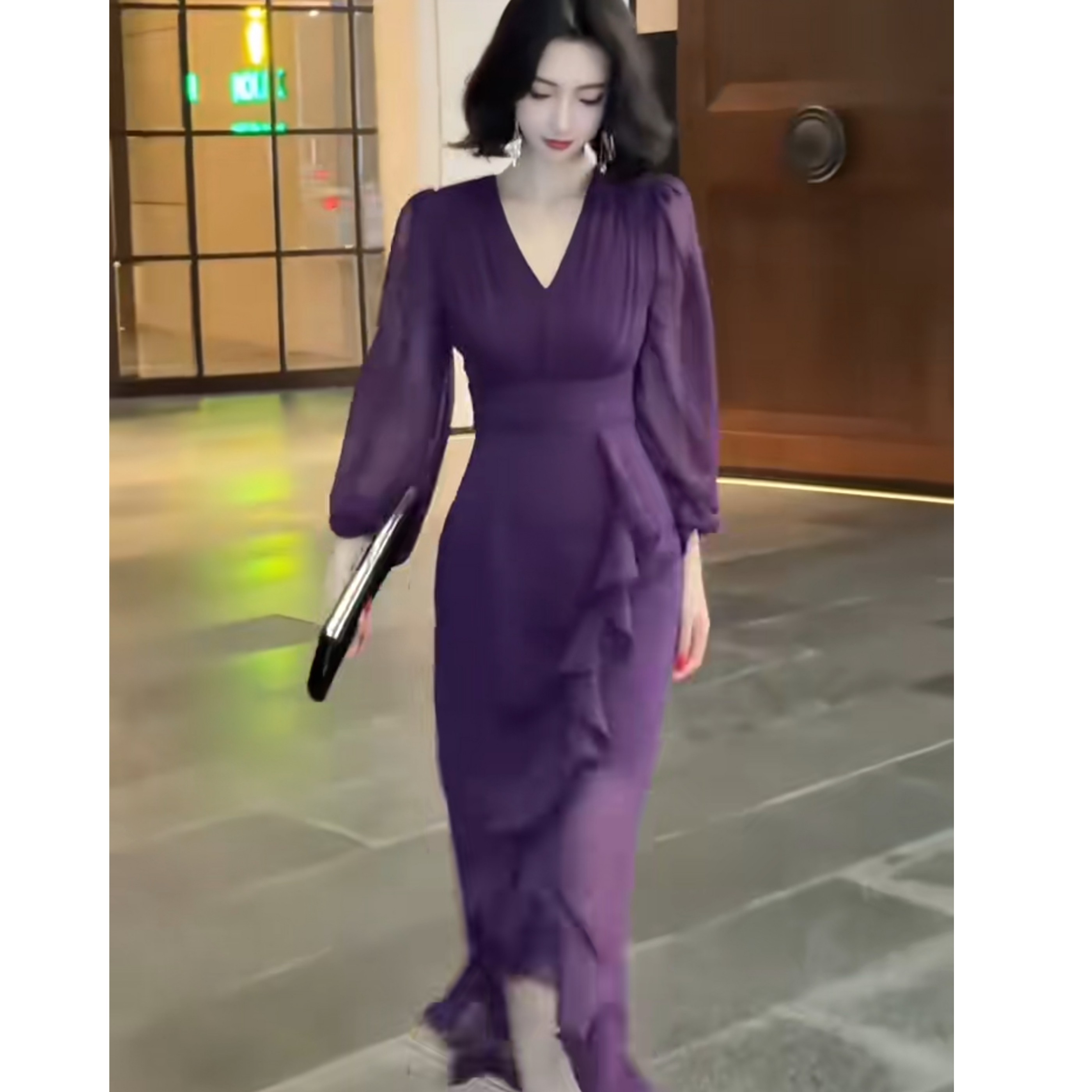 2026夏季新款优雅风V领灯笼袖连衣裙女装收腰显瘦长裙成熟女人味
