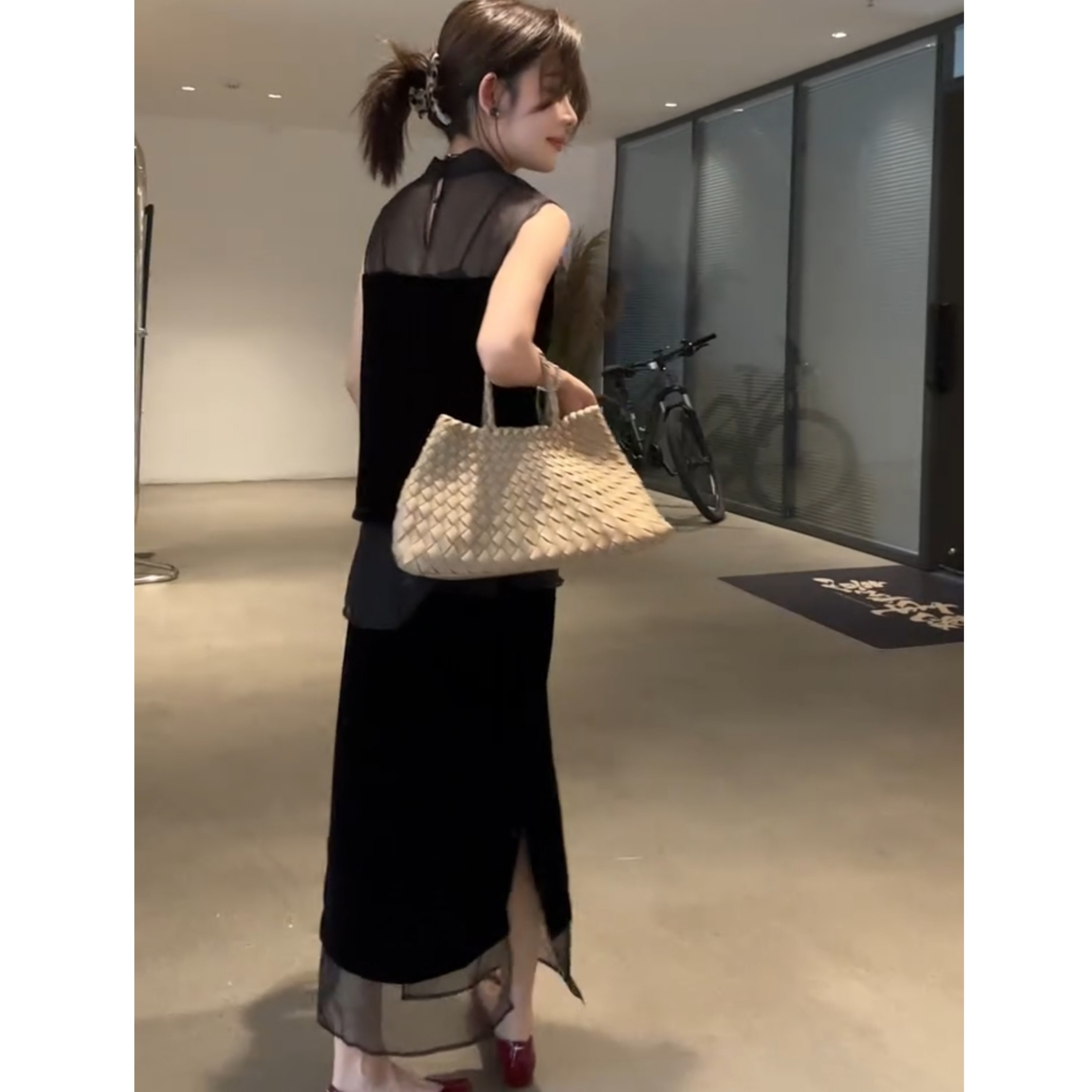 2026夏季新款轻熟优雅风黑色无袖立领上衣高腰半身裙女气质两件套