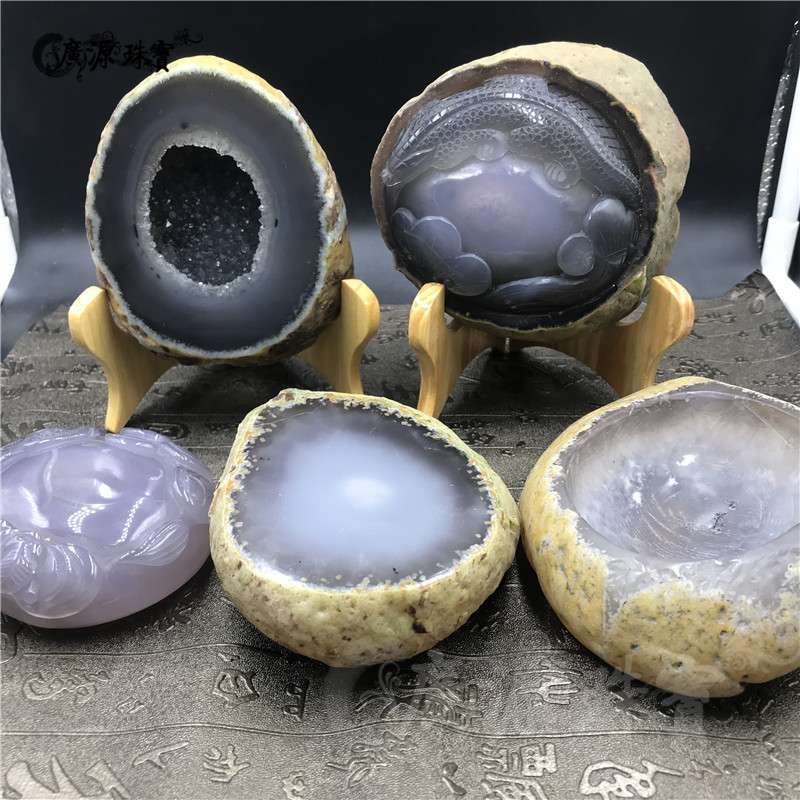 厂家直供真品玛瑙水胆原石摆件手工雕刻玛瑙水胆玉髓手把件工艺品