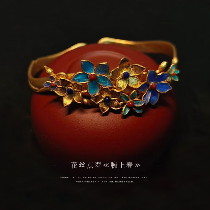 花丝点翠银镀金镶嵌宝石原创设计手镯《腕上春》可定制