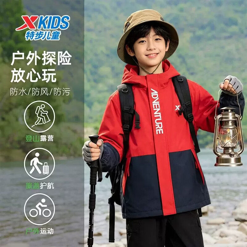 特步冬季保暖儿童外套户外运动服2026新款红色流行男童软壳冲锋衣