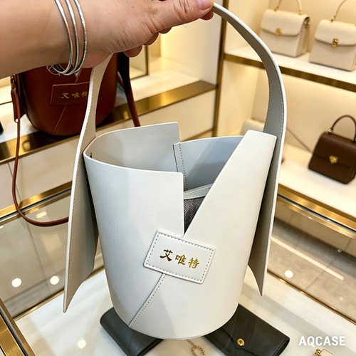 AQCASE真皮水桶包百搭手提斜挎