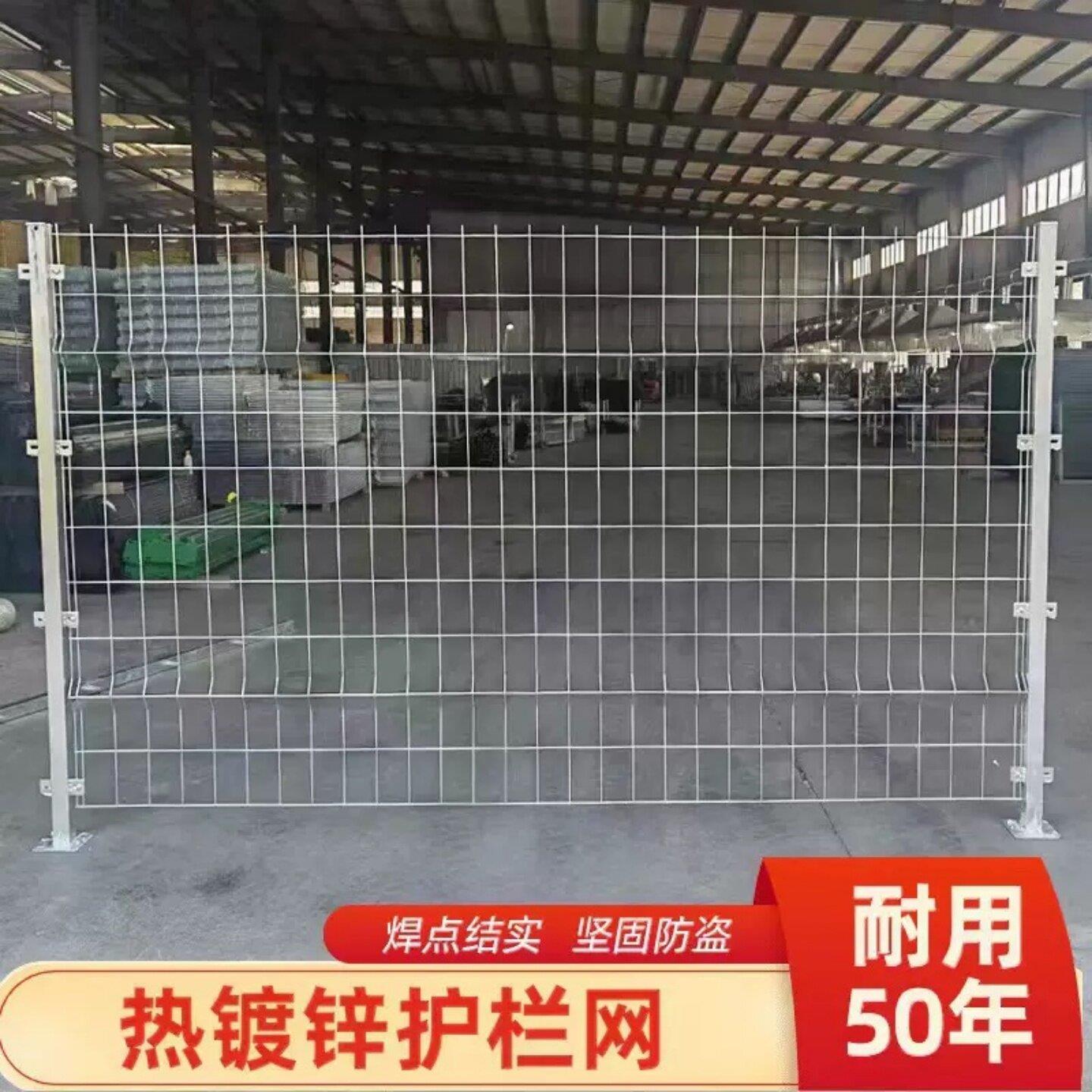 热镀锌防锈护栏网铁丝网围栏网防护网隔离网鱼塘河道果园圈地栅栏