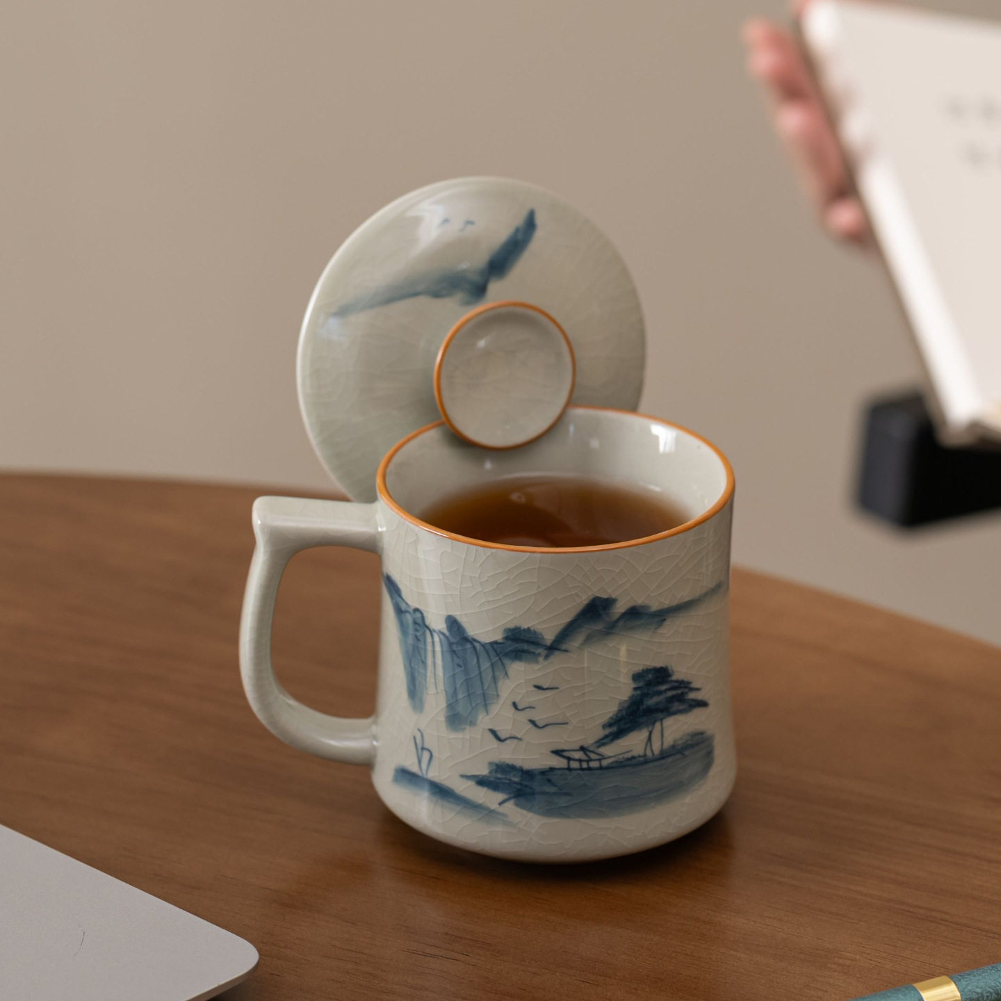 哥窑水杯带盖子可挂杯口中式陶瓷泡茶杯手绘马克杯礼盒装可印logo图片