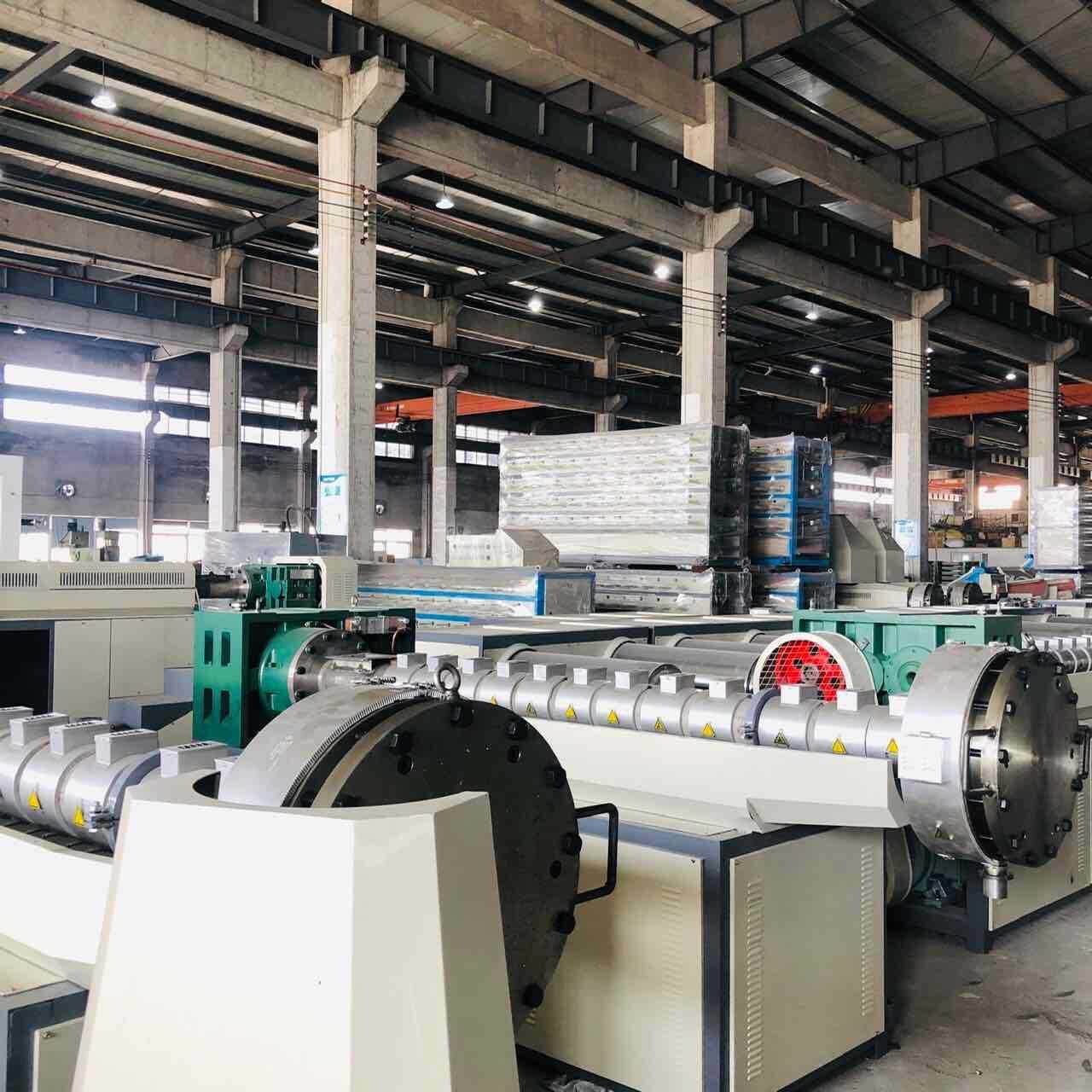 源头工厂供应塑料扁丝拉丝机PP挤出机编织袋机生产设备厂家