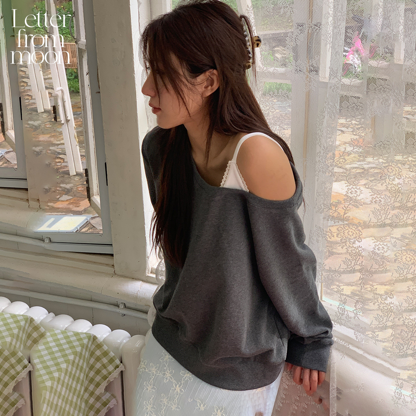LETTER FROM MOON2026秋季新款经典单肩卫衣假两件吊带百搭上衣女