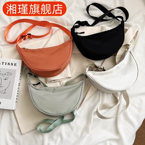 尼龙斜挎包女新款潮饺子包轻便小