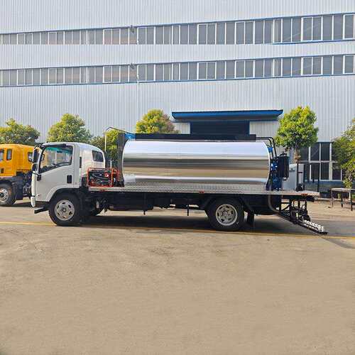 五十铃4X2道路沥青喷涂分配器卡车 沥青撒布机 34个喷嘴