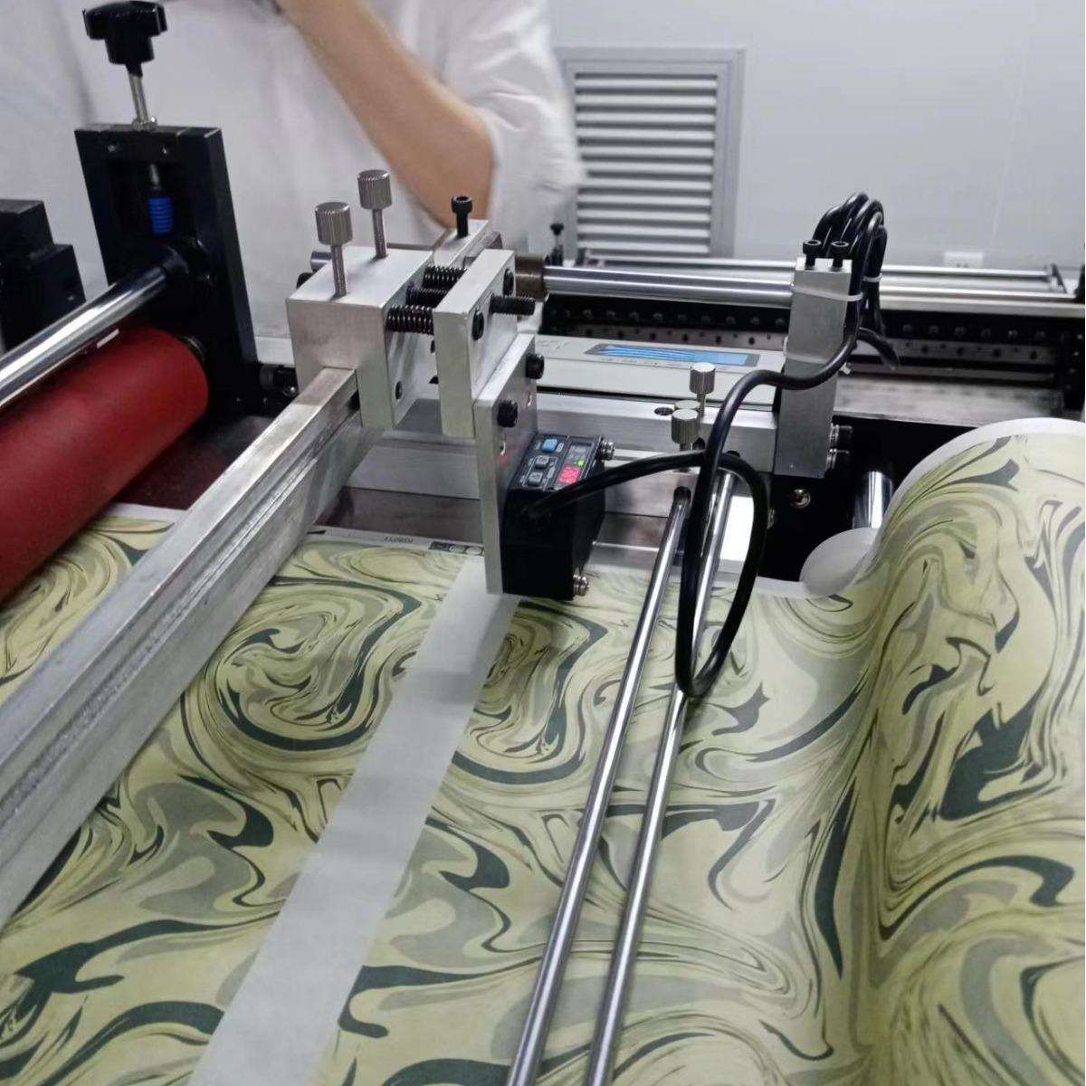 带图案塑料膜电眼定位自动追色裁切一体机精准相片纸切断机现货