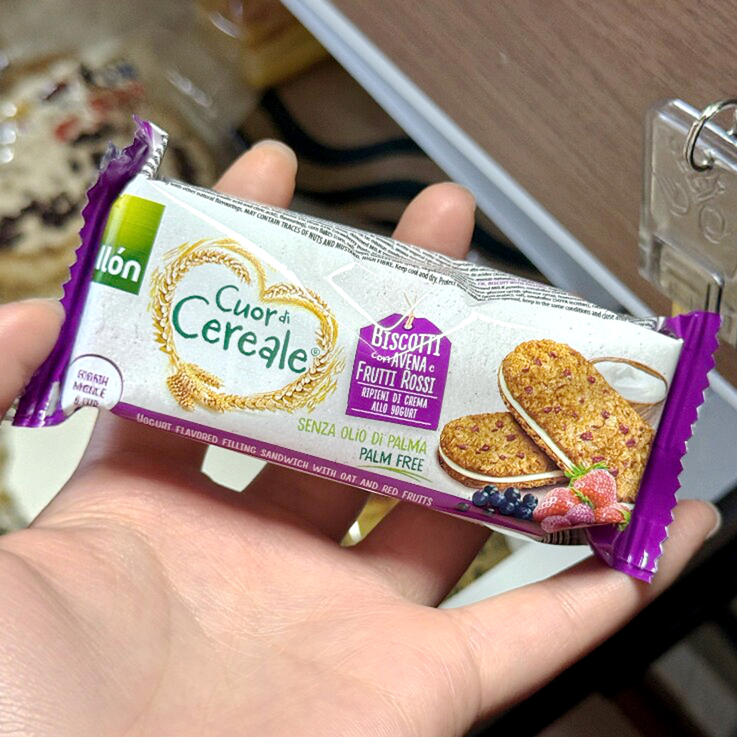 西班牙谷优莓果燕麦酸奶夹心饼干代餐零食食品健身夜宵办公室加餐