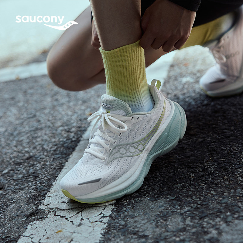 Saucony索康尼HURRICANE飓风25轻便舒适女鞋缓震支撑大体重跑步鞋 - 实物图