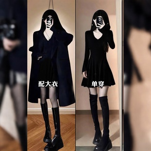 黑色针织连衣裙女秋冬季大衣内搭小个子巨好看长袖打底短款短裙子