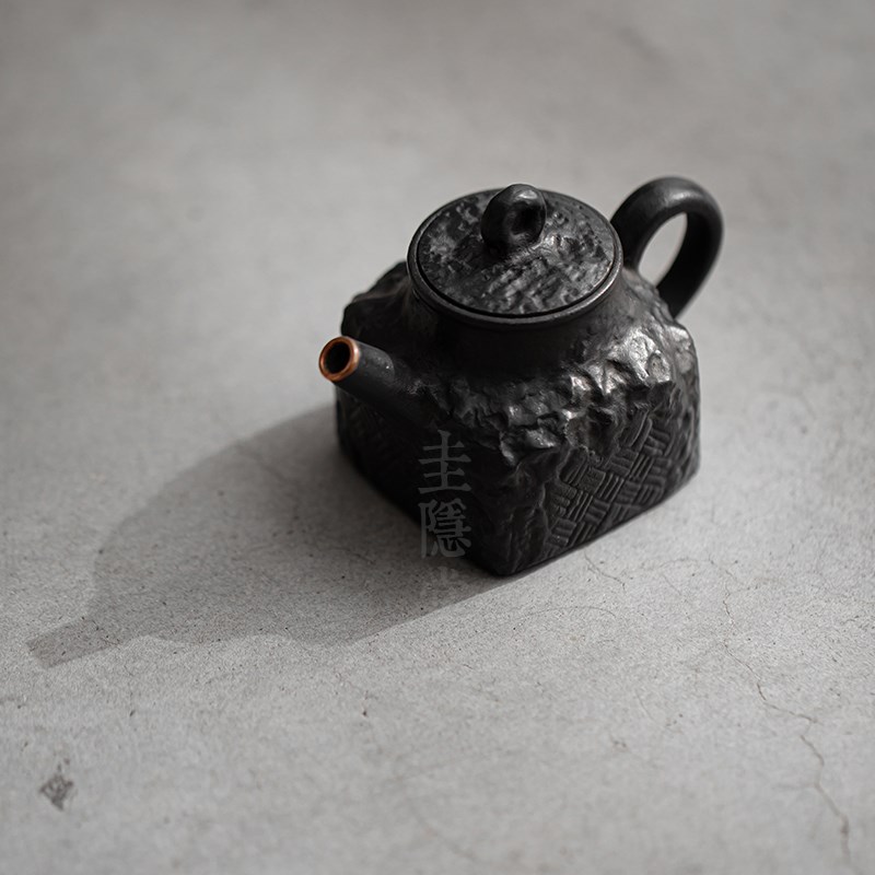 圭隐堂黑泥紫砂粗陶茶壶手工复古侘寂风泡茶壶小号单壶防烫手抓壶