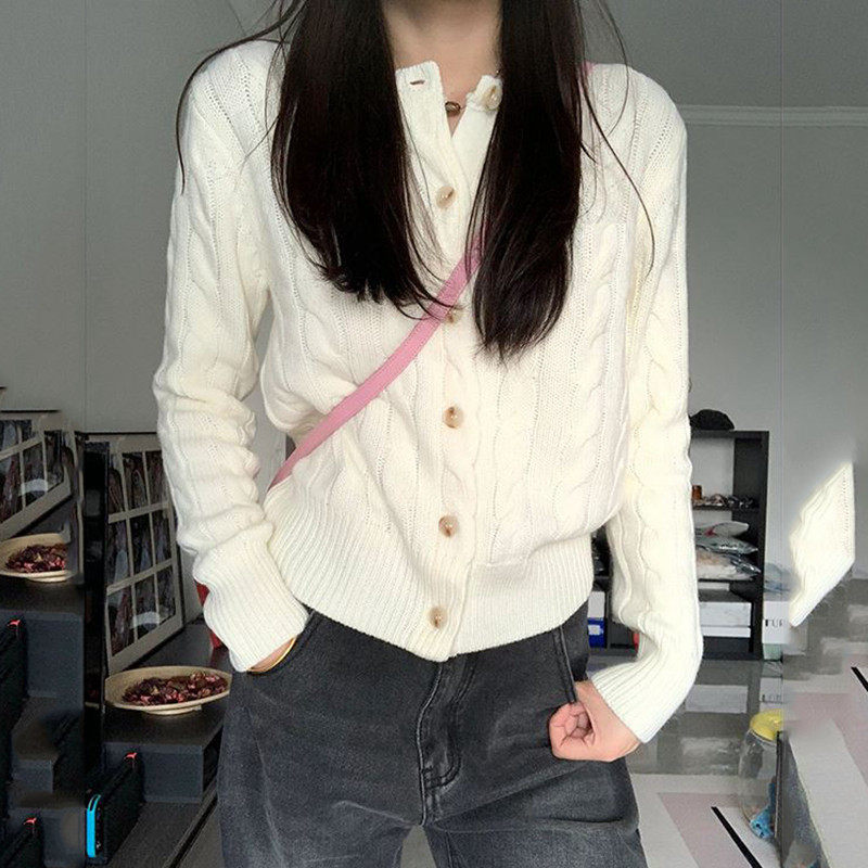 白色软糯麻花针织开 衫女秋冬外穿小香风修身内搭打底毛衣外套上