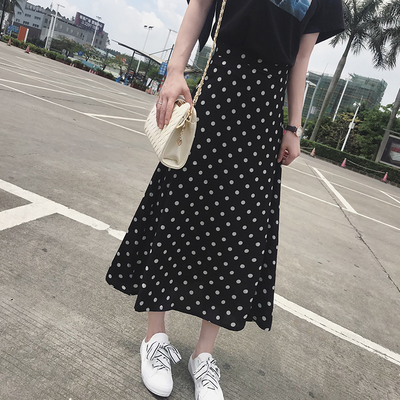 chic¸Ûζ°ëÉíȹÏÄÅ®2018пîÖг¤¿î¸ßÑüa×Ö¸´¹ÅºÚ°×²¨µãµãÓãβȹ