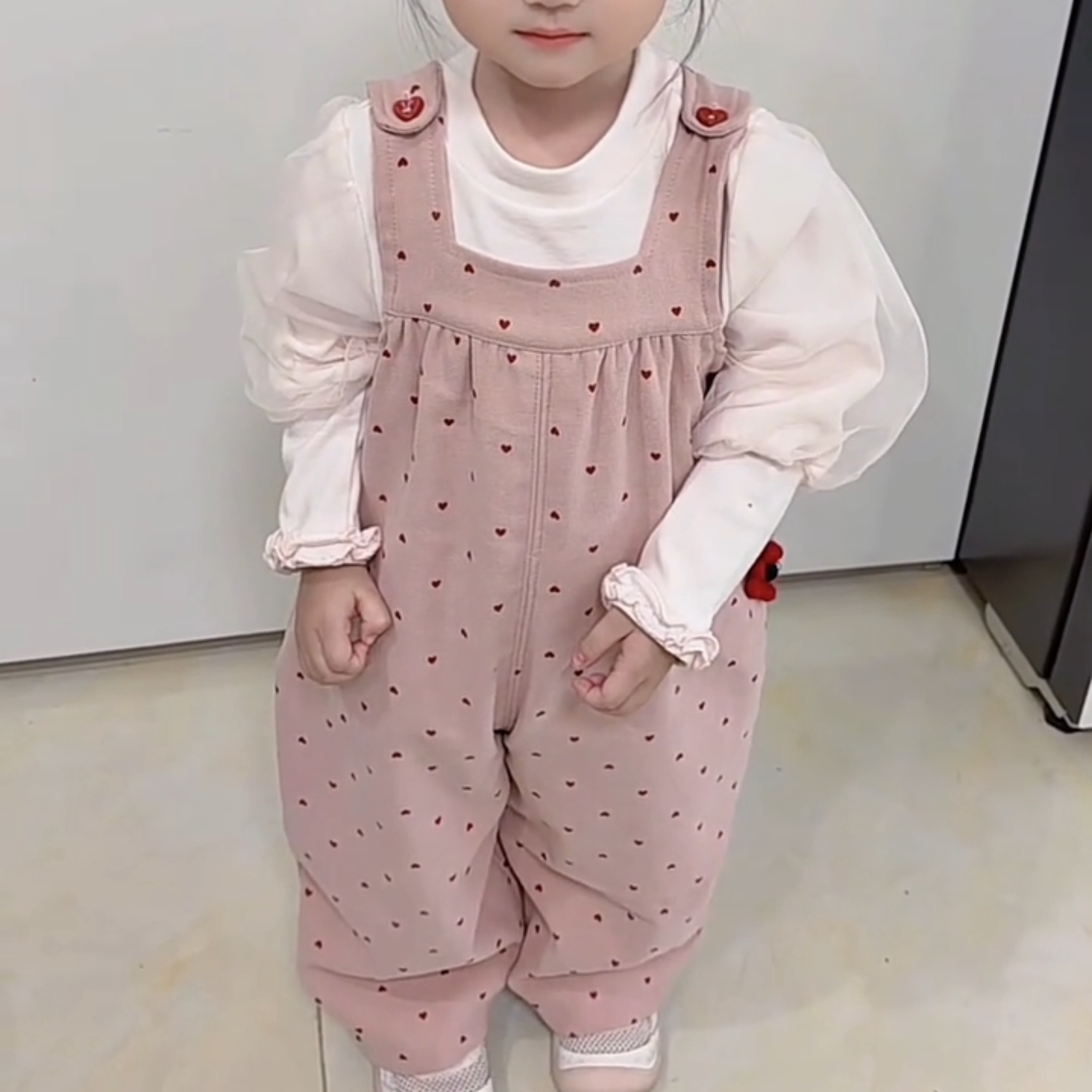 女宝宝秋冬爱心印花背带裤婴幼儿洋气花朵加绒保暖宽松外穿裤子