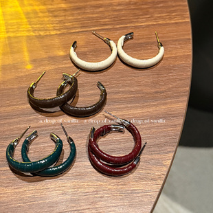 推荐 Vanilla 皮革麻花c形耳环 超质感 贵