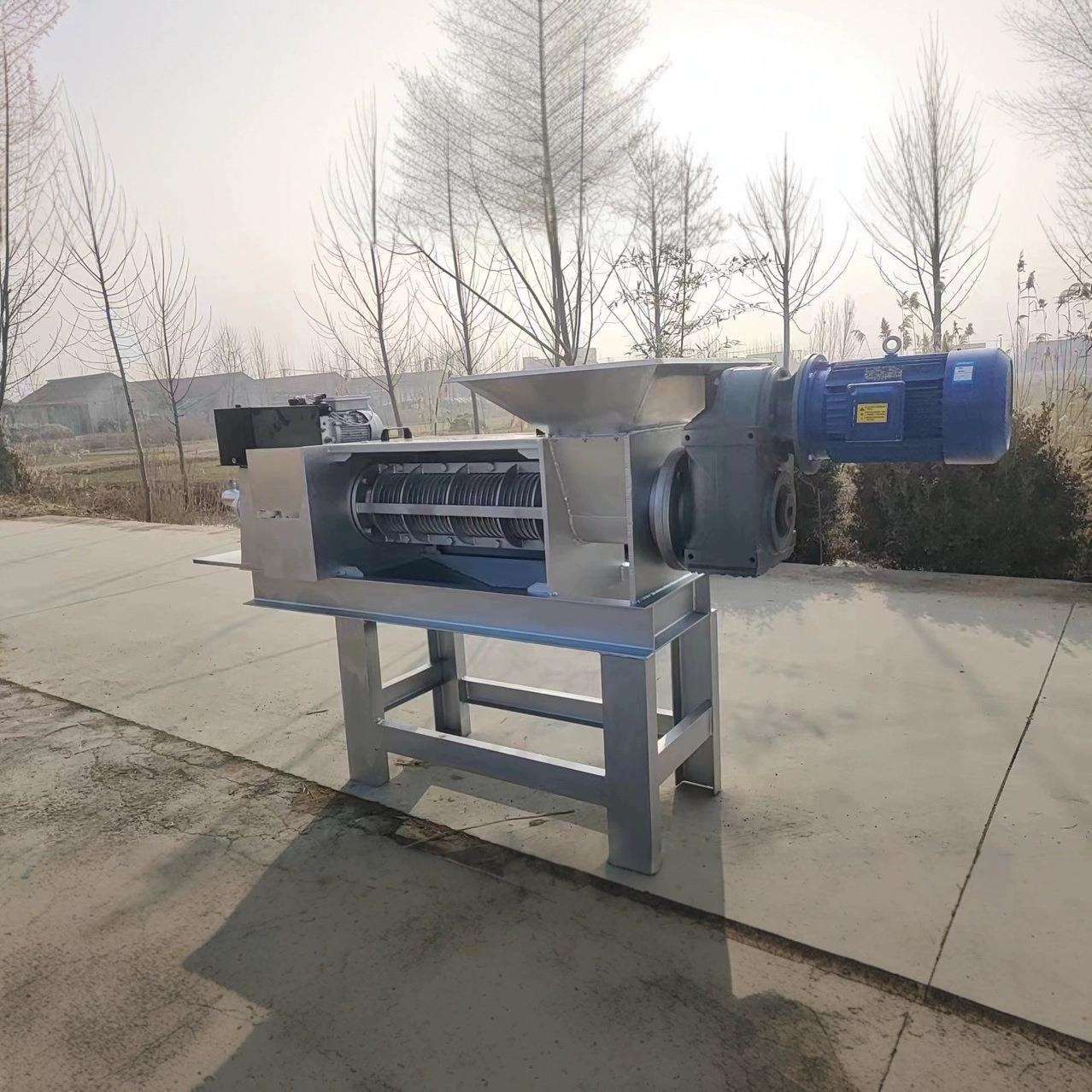 养殖场榨粪机厂家直售有斜筛式鸡粪鸭粪固液分离机牛屎猪屎脱水机