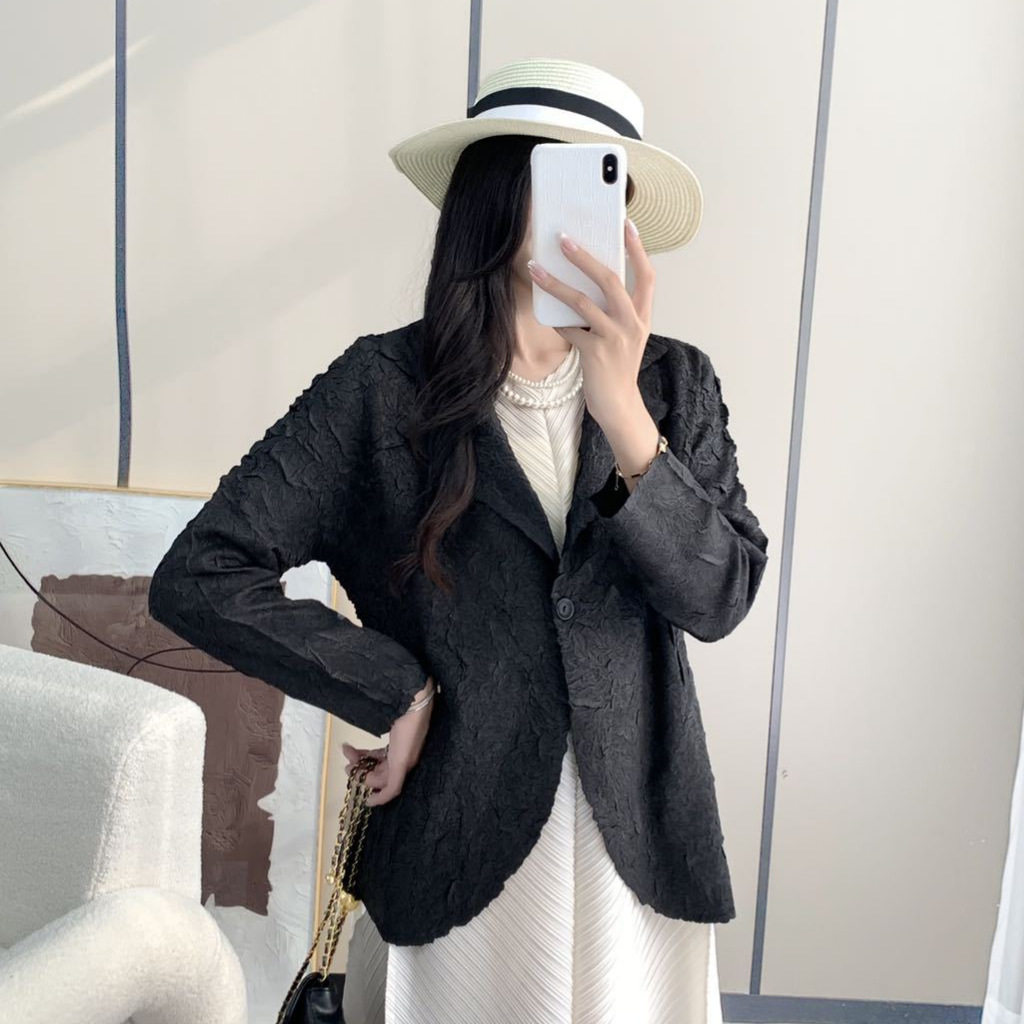 复古褶皱西装外套女2024早秋新款三宅高级感黑色宽松薄款小西服