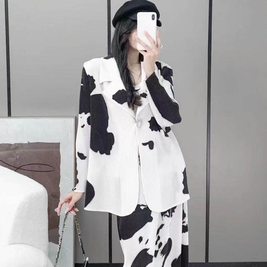 日系褶皱职业套装女2024秋季高级感时尚休闲气质西装半裙两件套