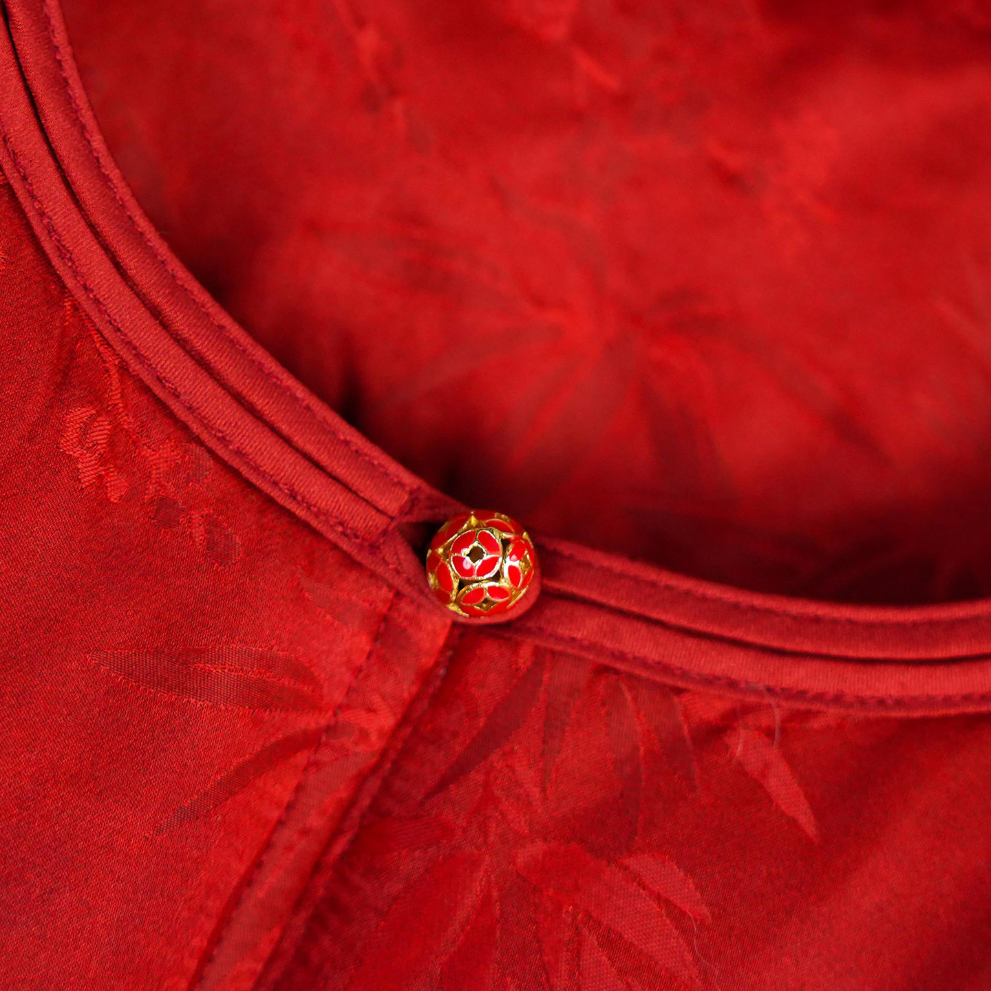 90白鹅绒新中式桑蚕丝提花新年红色国风短款羽绒服2025冬季巨好看