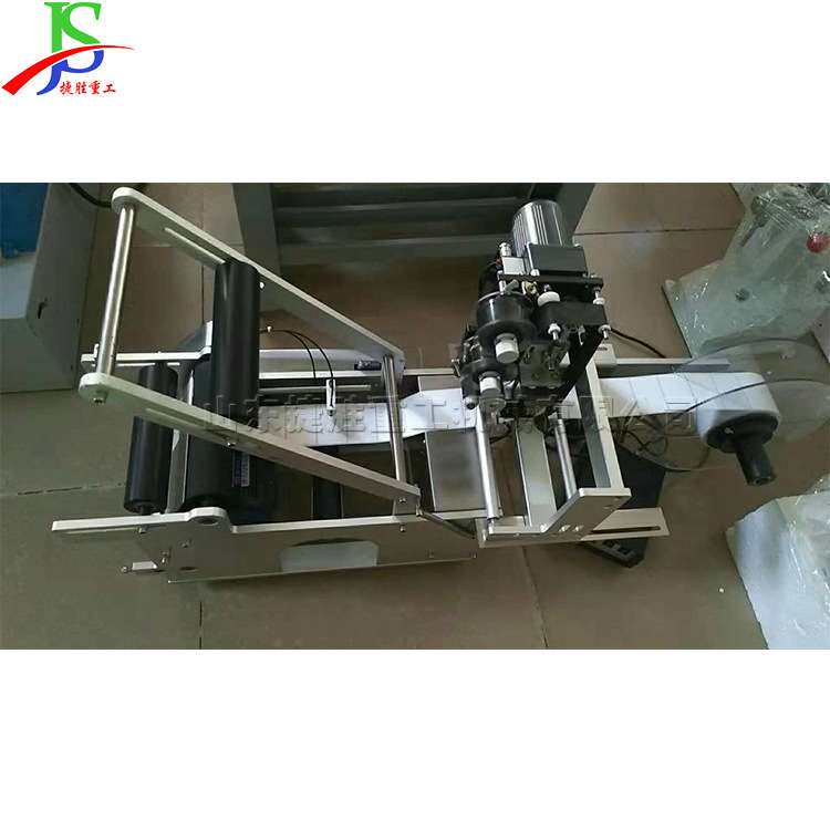 半自动圆形瓶盖贴标设备 工业级不干胶标签贴合机 饮料瓶粘签设备