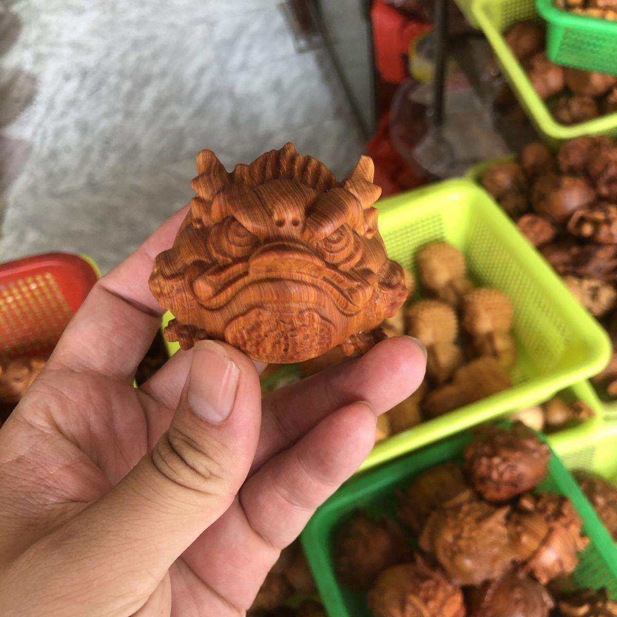太行崖柏木雕金蟾手把招财随身雕刻男士文玩实木工艺品送礼摆件