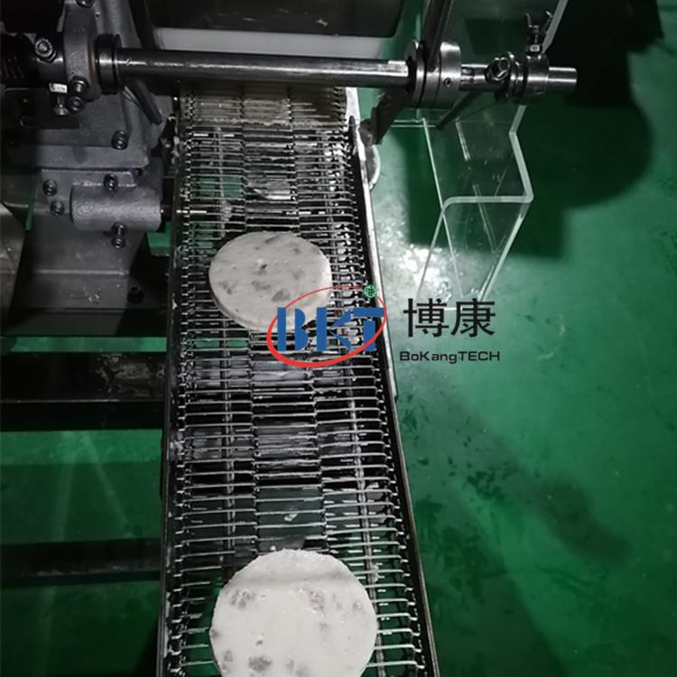 小型冷冻虾饼成型机 虾饼成型上浆设备 全自动鱼饼成型挂糊裹糠机