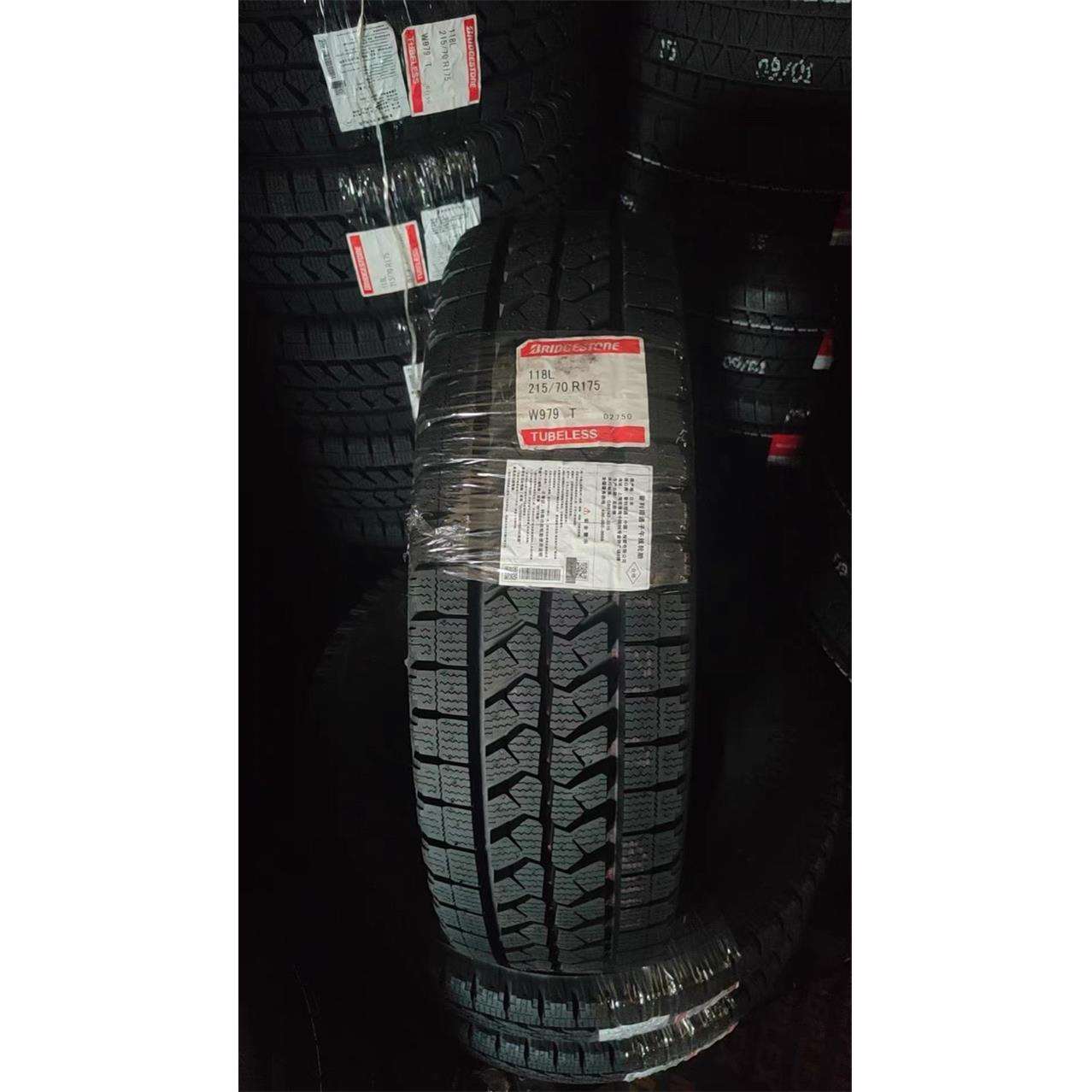 普利司通冬季雪地胎215/70R17.5考斯特柯斯达 红旗国悦宇通T7