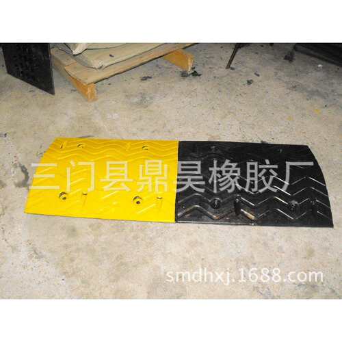 38公分减速带橡胶减速板减速块路垄小区减速带高速公路专用减速垄