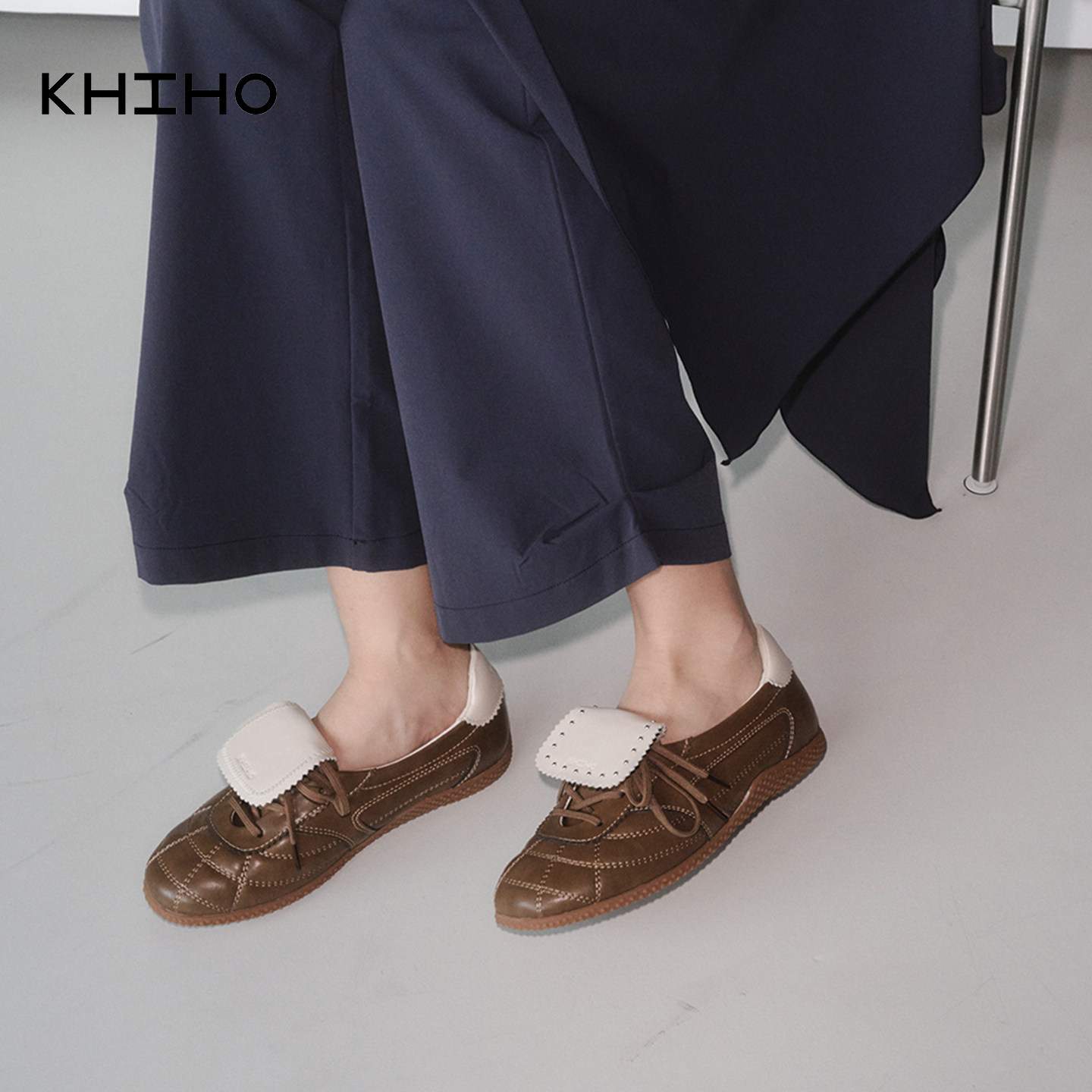 khiho2026春夏新款黑色软底德训鞋女鞋可拆卸翻盖铆钉休闲运动鞋