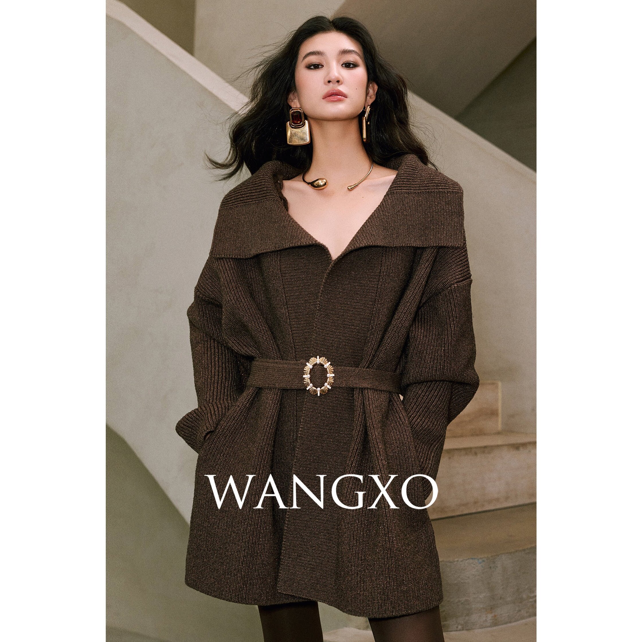 WANGXO|奢美亮丝莫代尔粗针|大翻领钻扣系带收腰阔版毛衣开衫