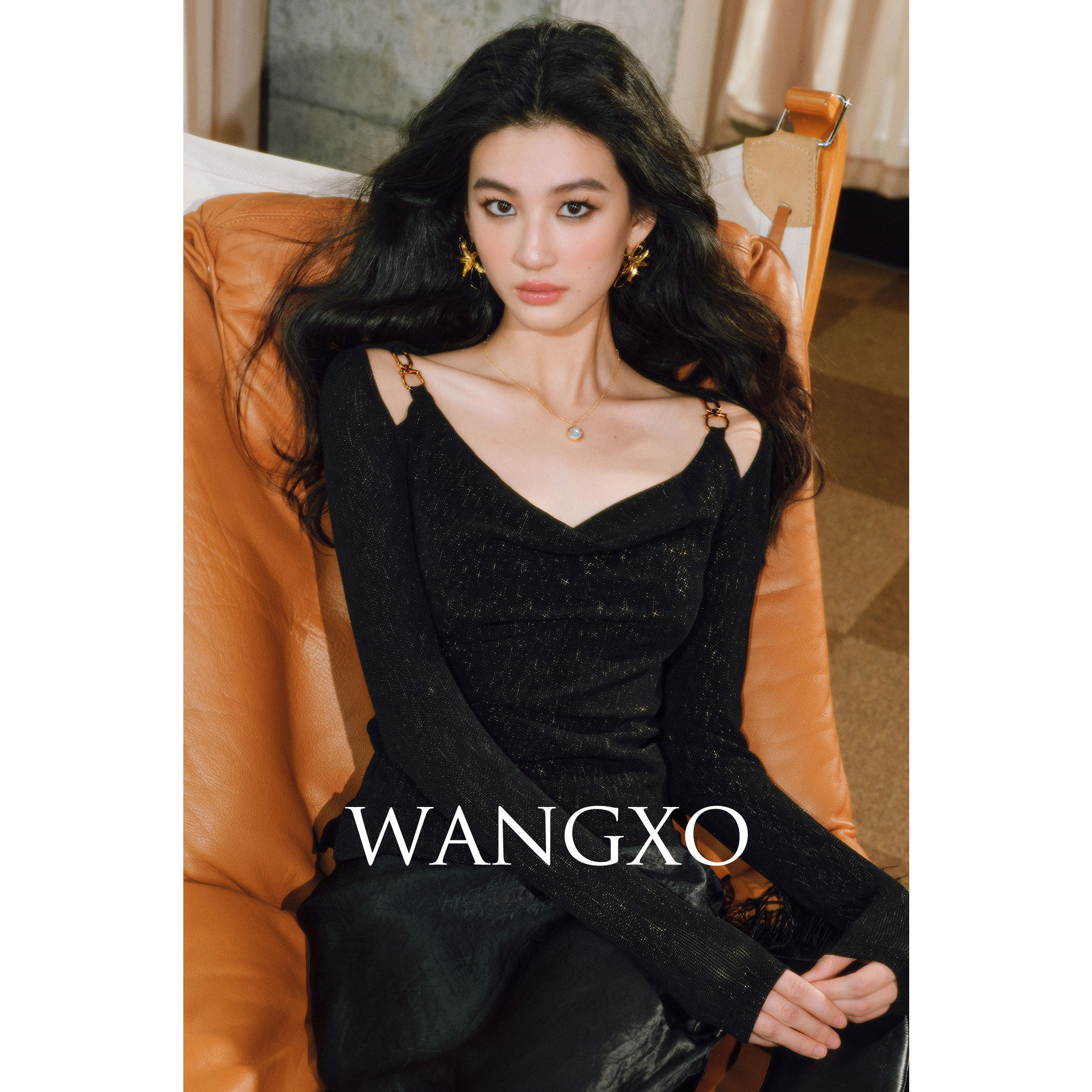 WANGXO星海亮丝针织褶皱肌理法式荡领金属链条修身针织衫女上衣