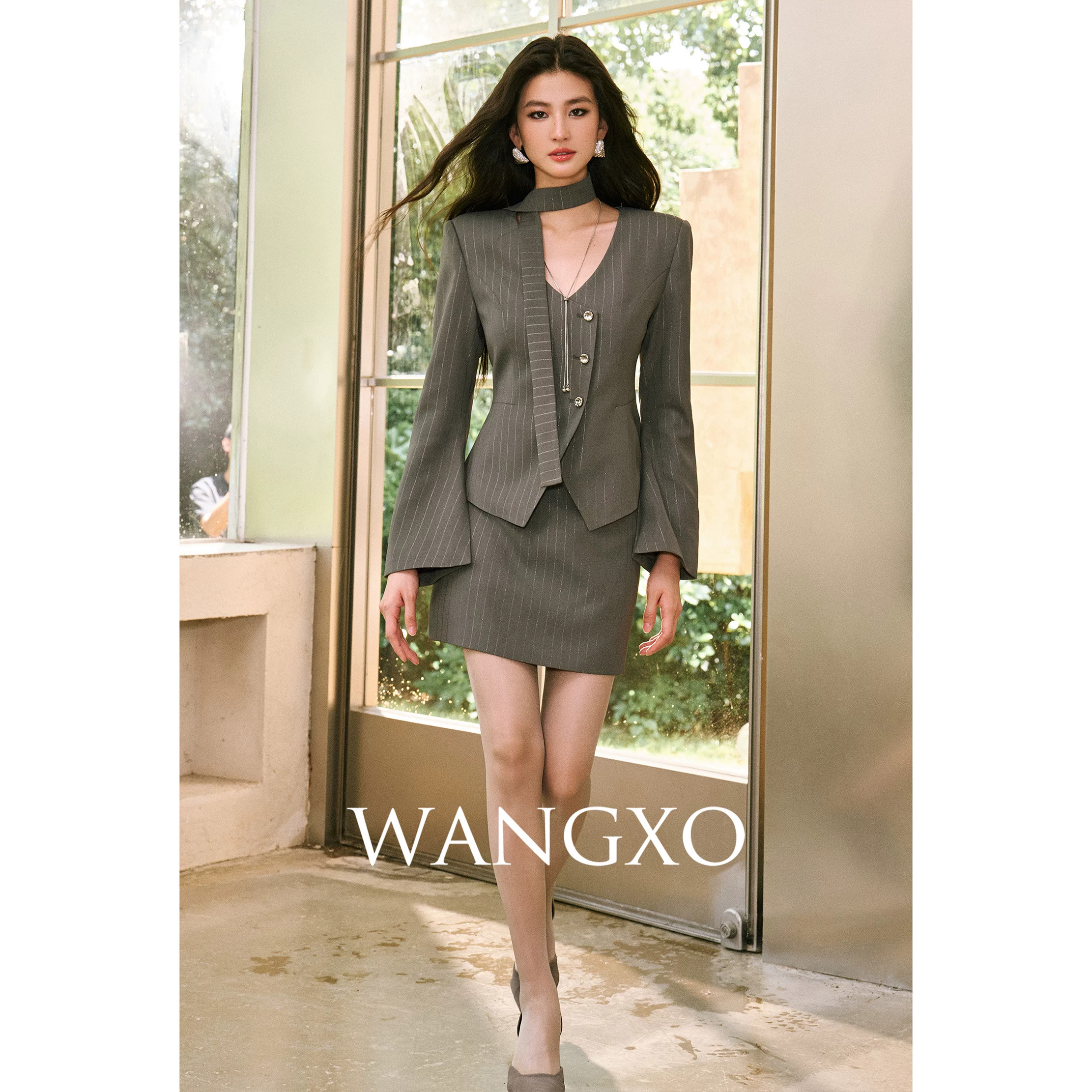 WANGXO胡亦瑶同款|条纹亮丝|斜门襟飘带收腰西装外套&包臀短裙