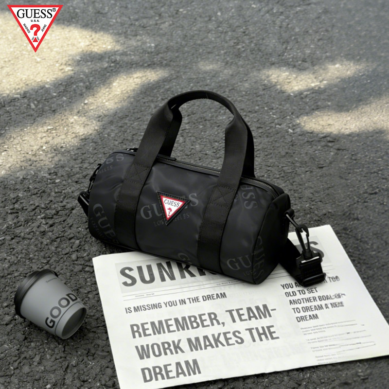 GUESS新款斜跨包桶包多功能斜跨单肩包休闲款棒球包运动旅行袋