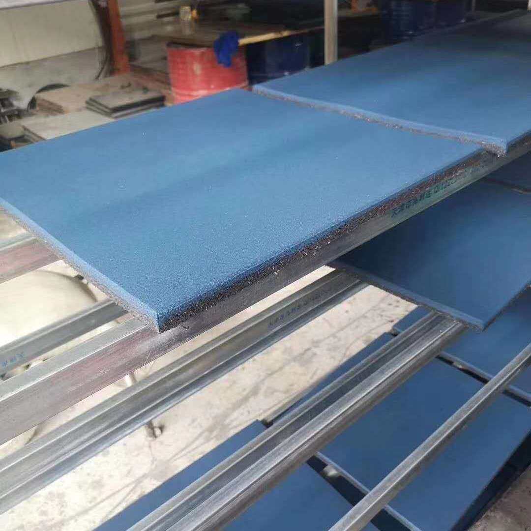 厂家供应地垫健身运动减震地垫健身房地面铺设彩点橡胶地垫地胶