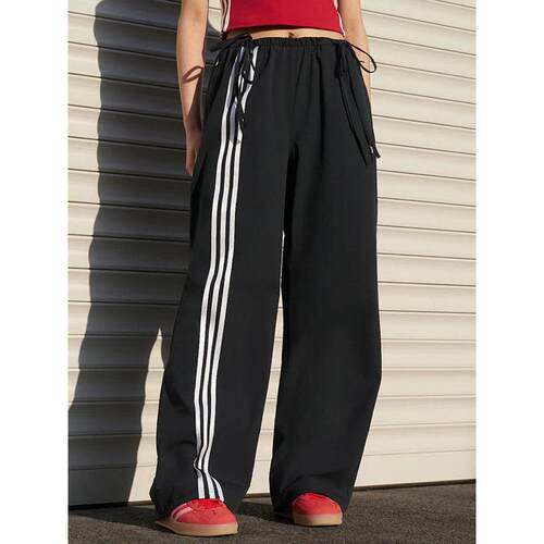 adidas阿迪达斯女26新款舒适三条纹休闲宽松运动裤KY5688/KY5689