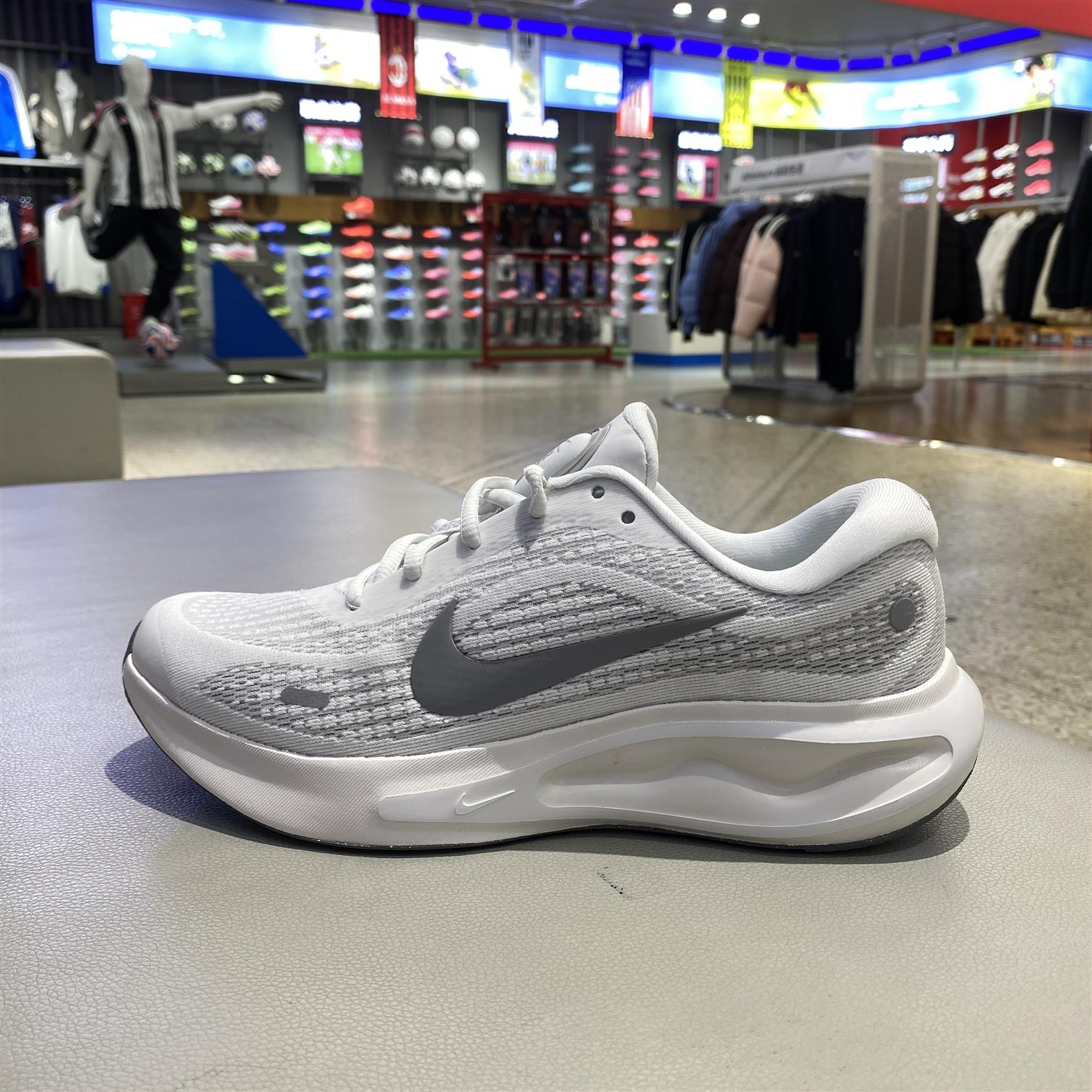 耐克新款透气男士专业跑步鞋超轻减震高端男运动鞋FN0228