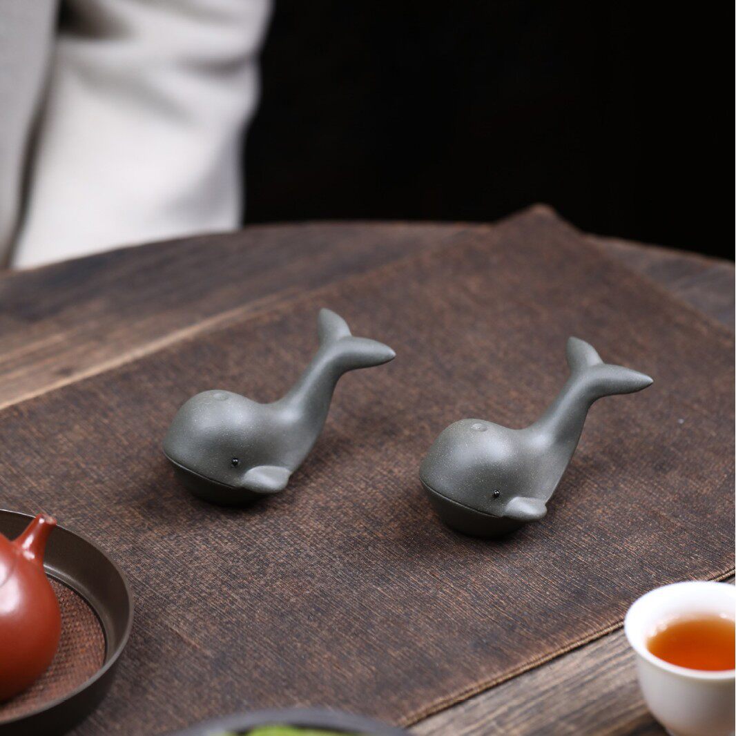 紫砂喷水鲸鱼茶宠摆件盖置笔架精品可养茶台茶桌摆件茶玩