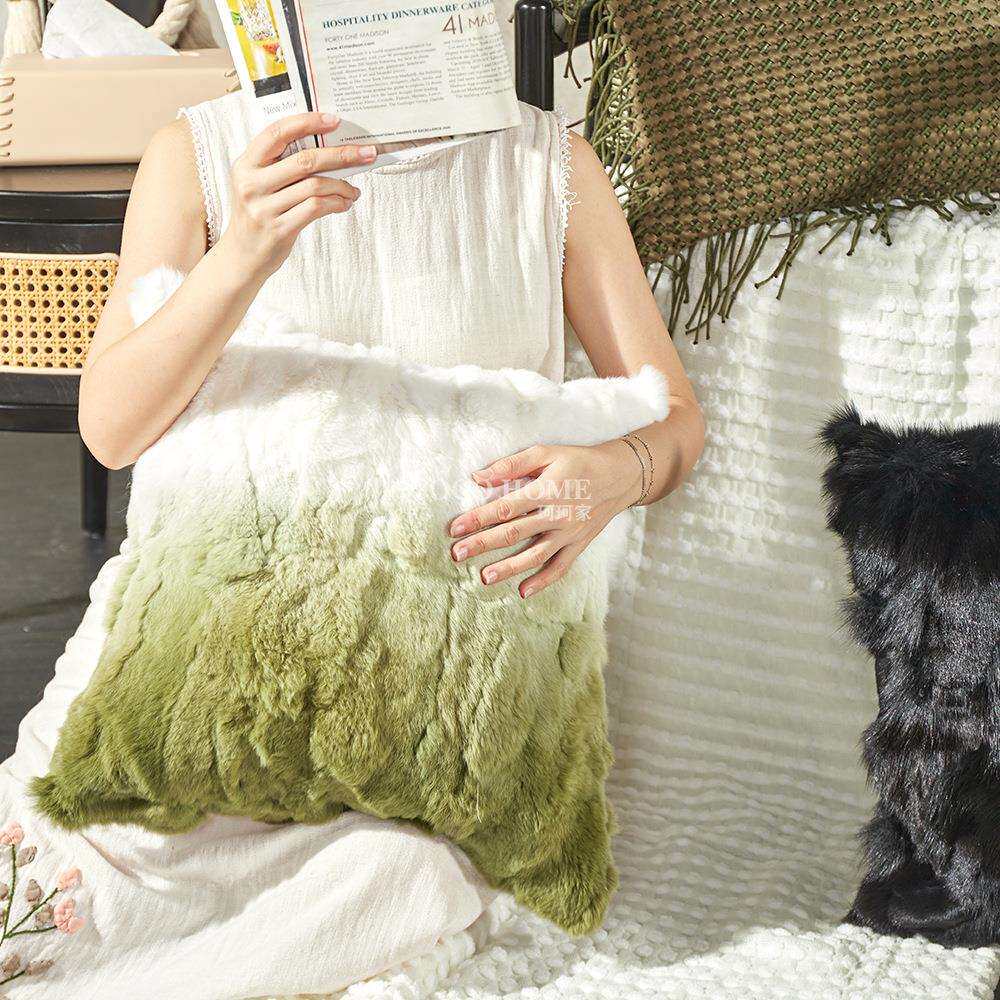 现代简约绿色编织靠垫轻奢兔毛狐狸毛抱枕沙发飘窗靠枕样板房高级